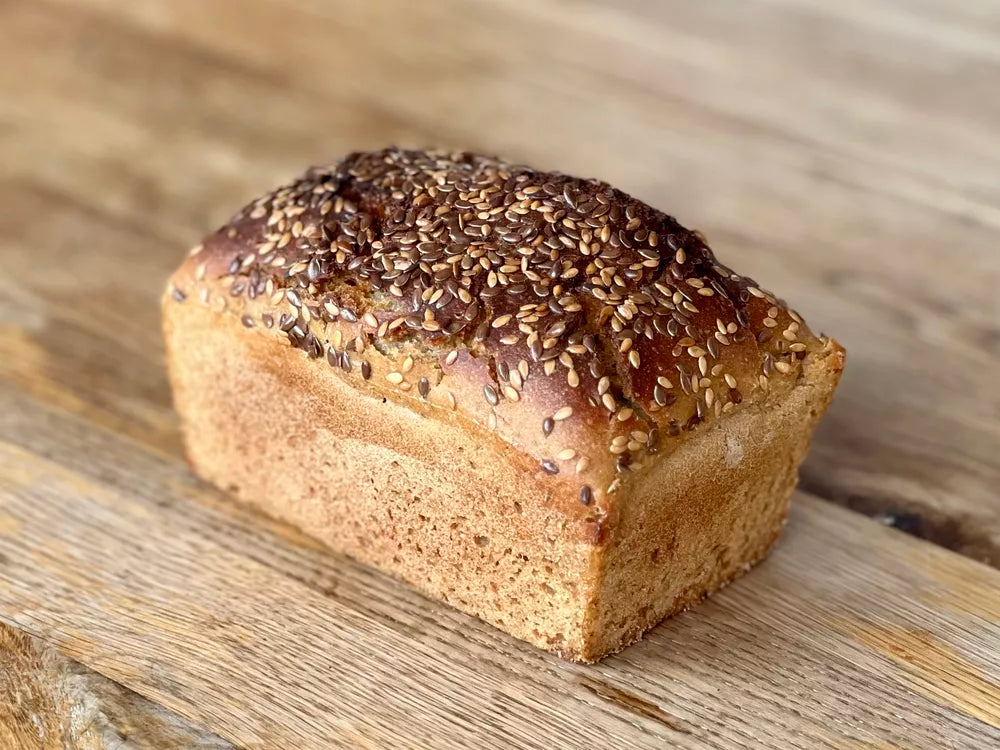 SKŁAD CHLEBA Chleb żytni pytlowy z siemieniem na zakwasie naturalnym (360g)